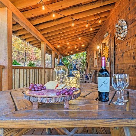 Grin N Bear It Cabin With Hot Tub And Fire Pit! Pigeon Forge Eksteriør billede