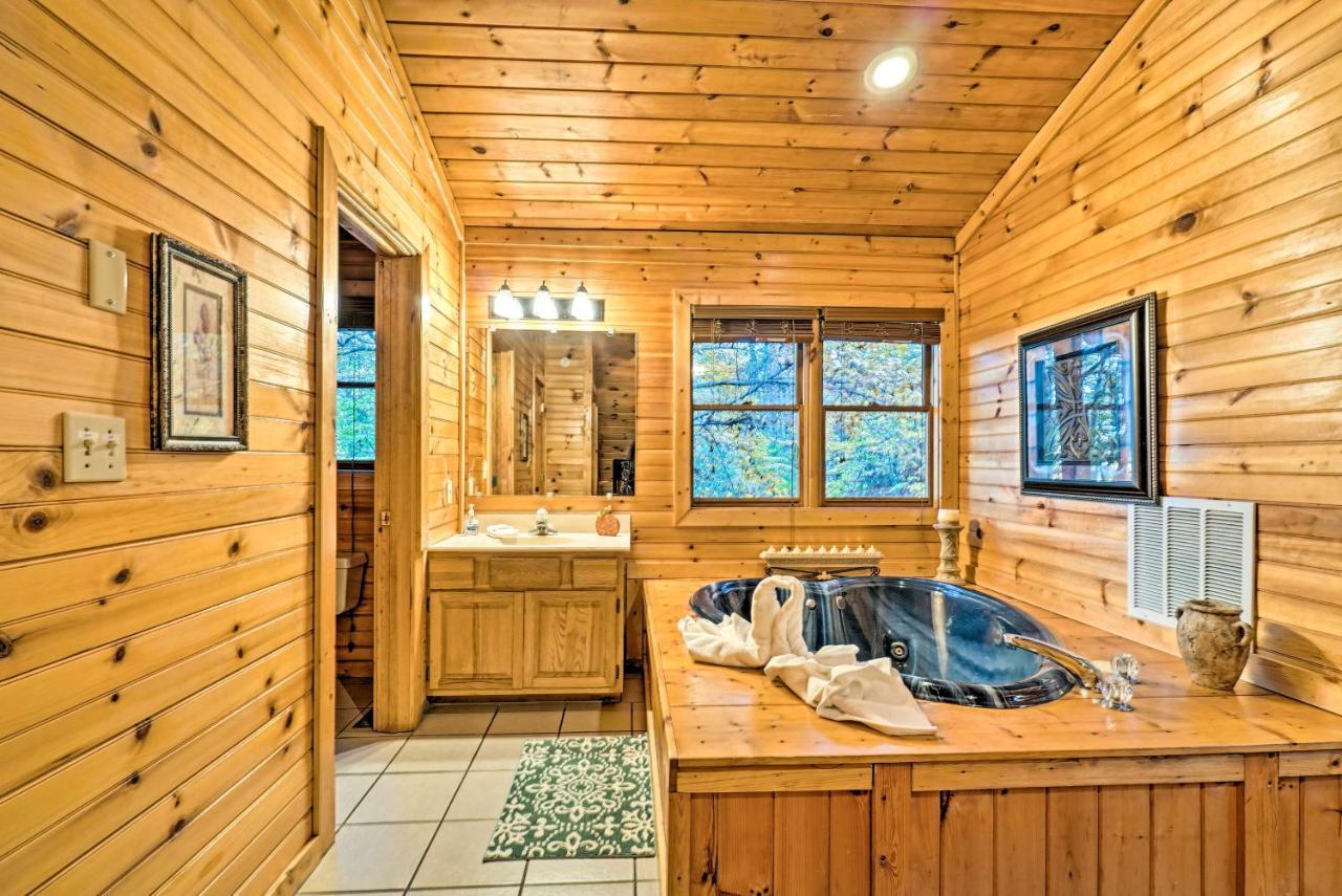 Grin N Bear It Cabin With Hot Tub And Fire Pit! Pigeon Forge Eksteriør billede