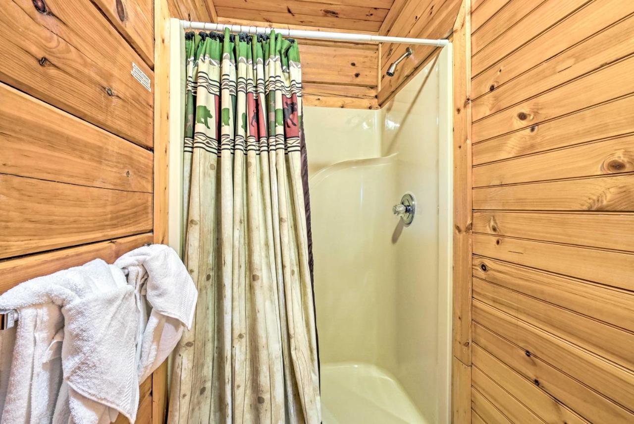Grin N Bear It Cabin With Hot Tub And Fire Pit! Pigeon Forge Eksteriør billede