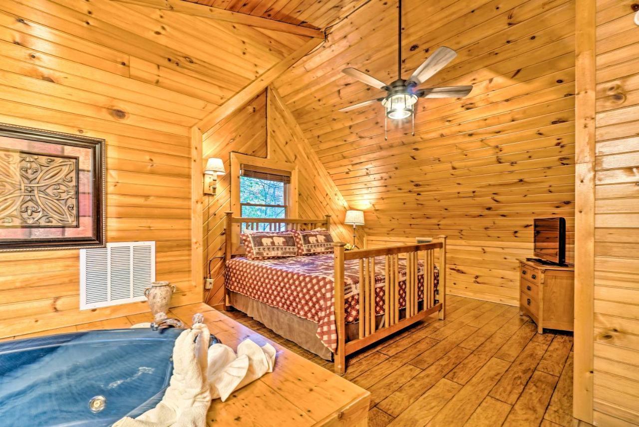 Grin N Bear It Cabin With Hot Tub And Fire Pit! Pigeon Forge Eksteriør billede