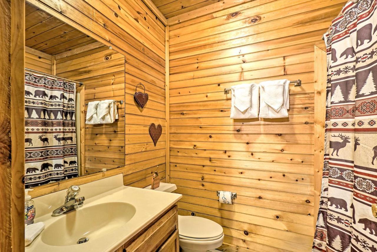 Grin N Bear It Cabin With Hot Tub And Fire Pit! Pigeon Forge Eksteriør billede