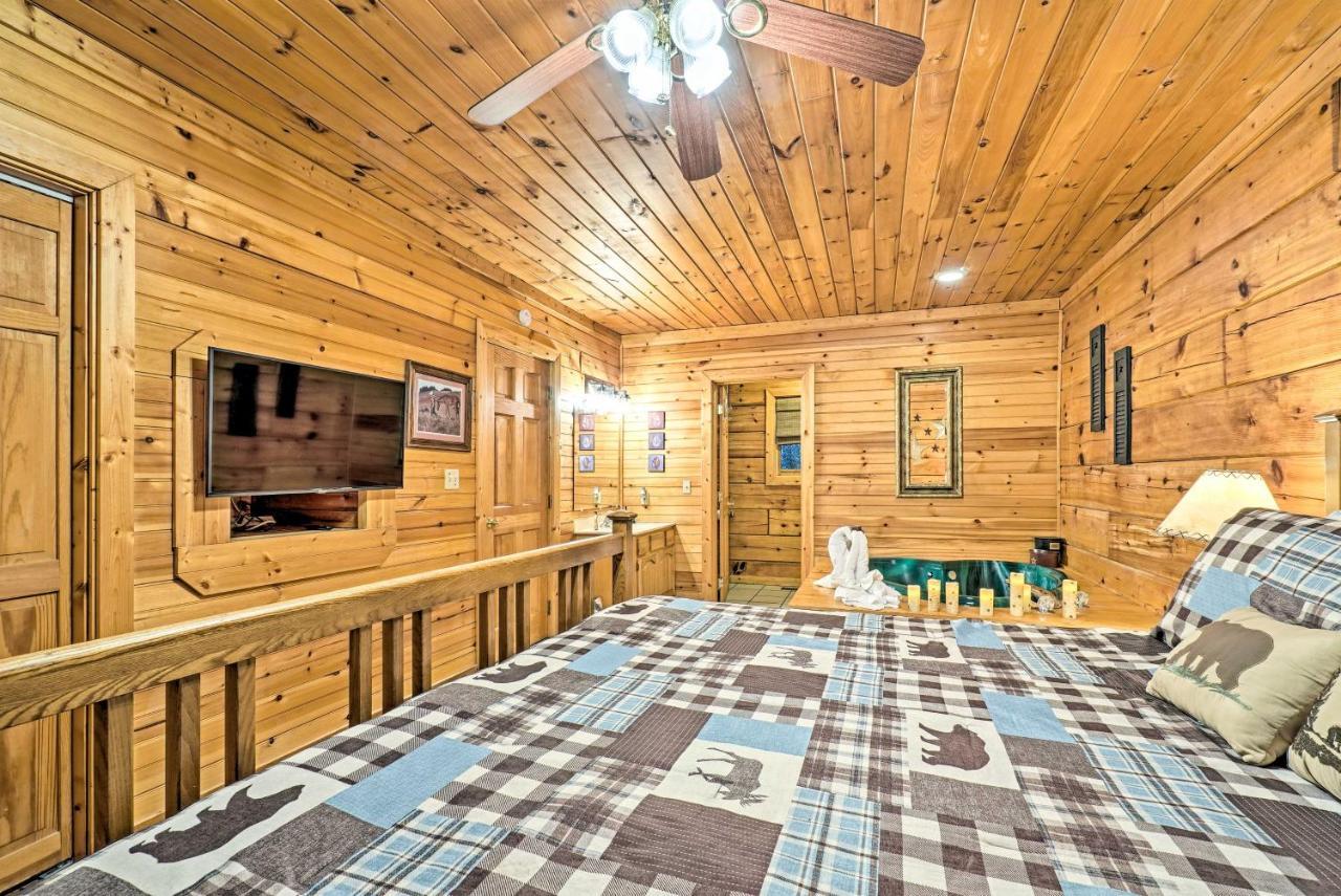 Grin N Bear It Cabin With Hot Tub And Fire Pit! Pigeon Forge Eksteriør billede