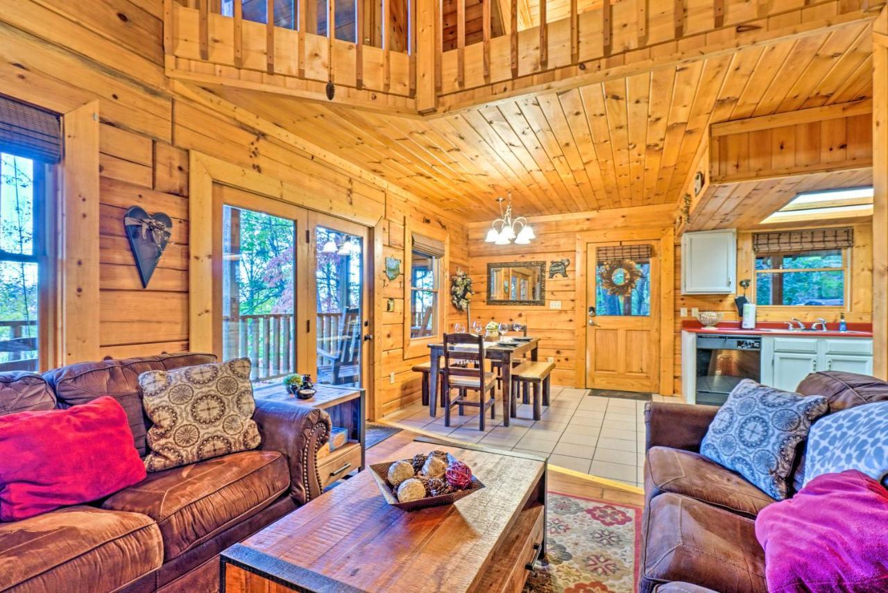 Grin N Bear It Cabin With Hot Tub And Fire Pit! Pigeon Forge Eksteriør billede