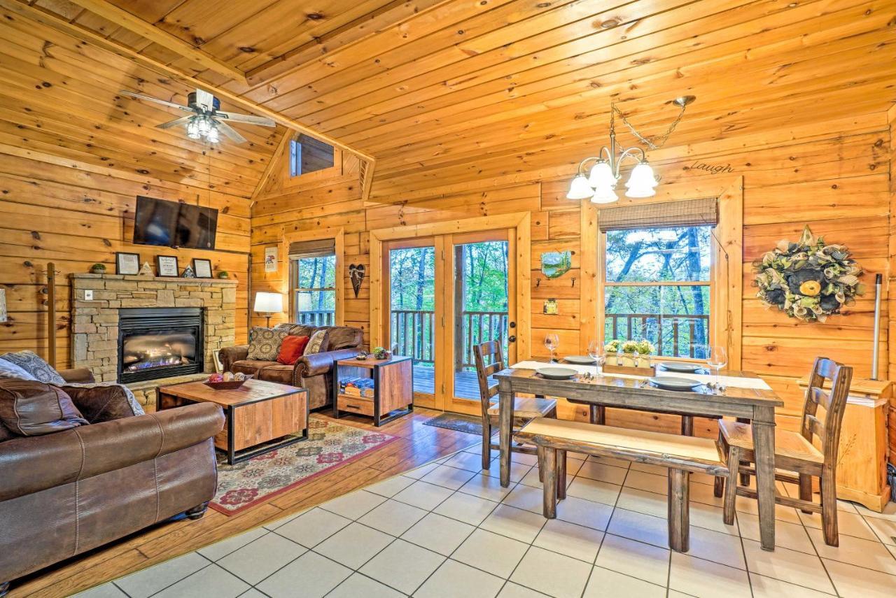 Grin N Bear It Cabin With Hot Tub And Fire Pit! Pigeon Forge Eksteriør billede