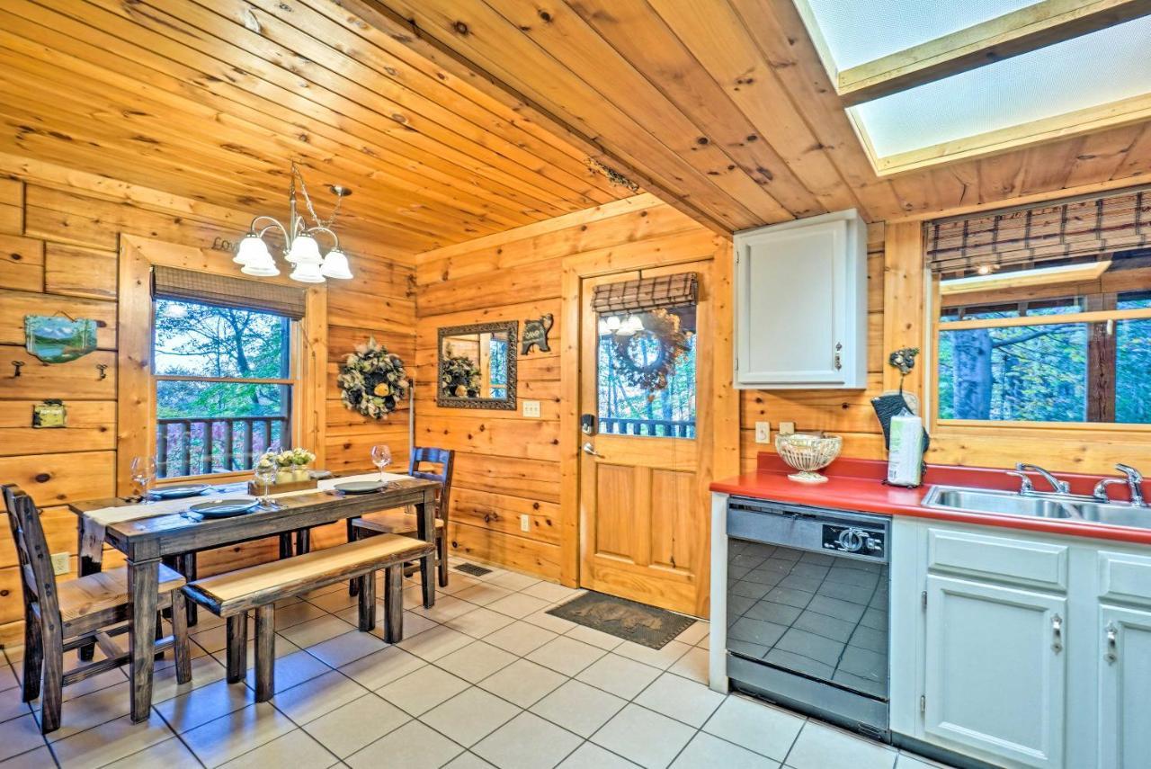 Grin N Bear It Cabin With Hot Tub And Fire Pit! Pigeon Forge Eksteriør billede