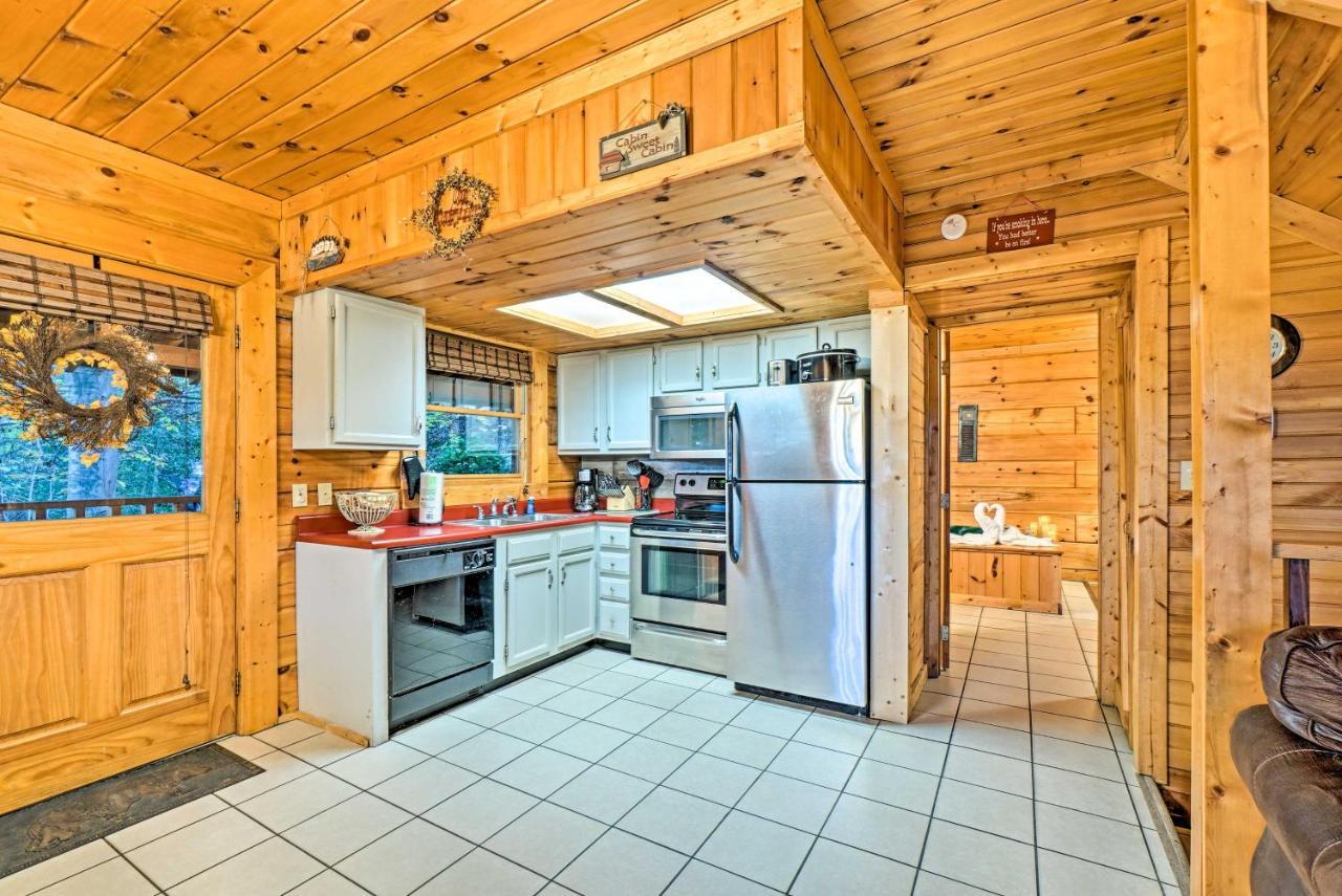 Grin N Bear It Cabin With Hot Tub And Fire Pit! Pigeon Forge Eksteriør billede
