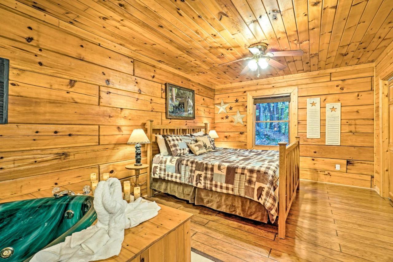 Grin N Bear It Cabin With Hot Tub And Fire Pit! Pigeon Forge Eksteriør billede