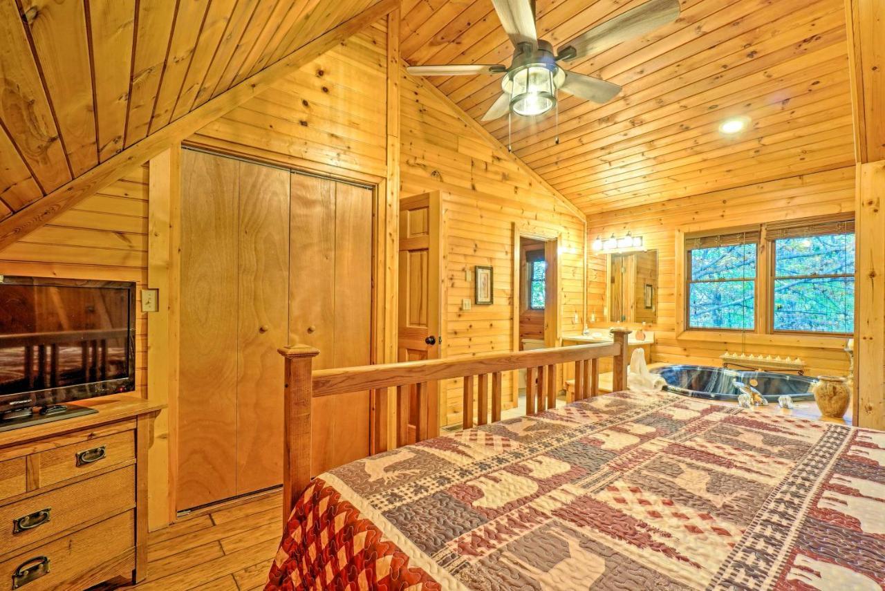 Grin N Bear It Cabin With Hot Tub And Fire Pit! Pigeon Forge Eksteriør billede