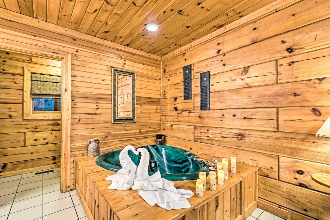 Grin N Bear It Cabin With Hot Tub And Fire Pit! Pigeon Forge Eksteriør billede
